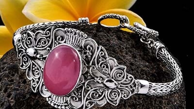 Jade bracelets in a variety of colors.